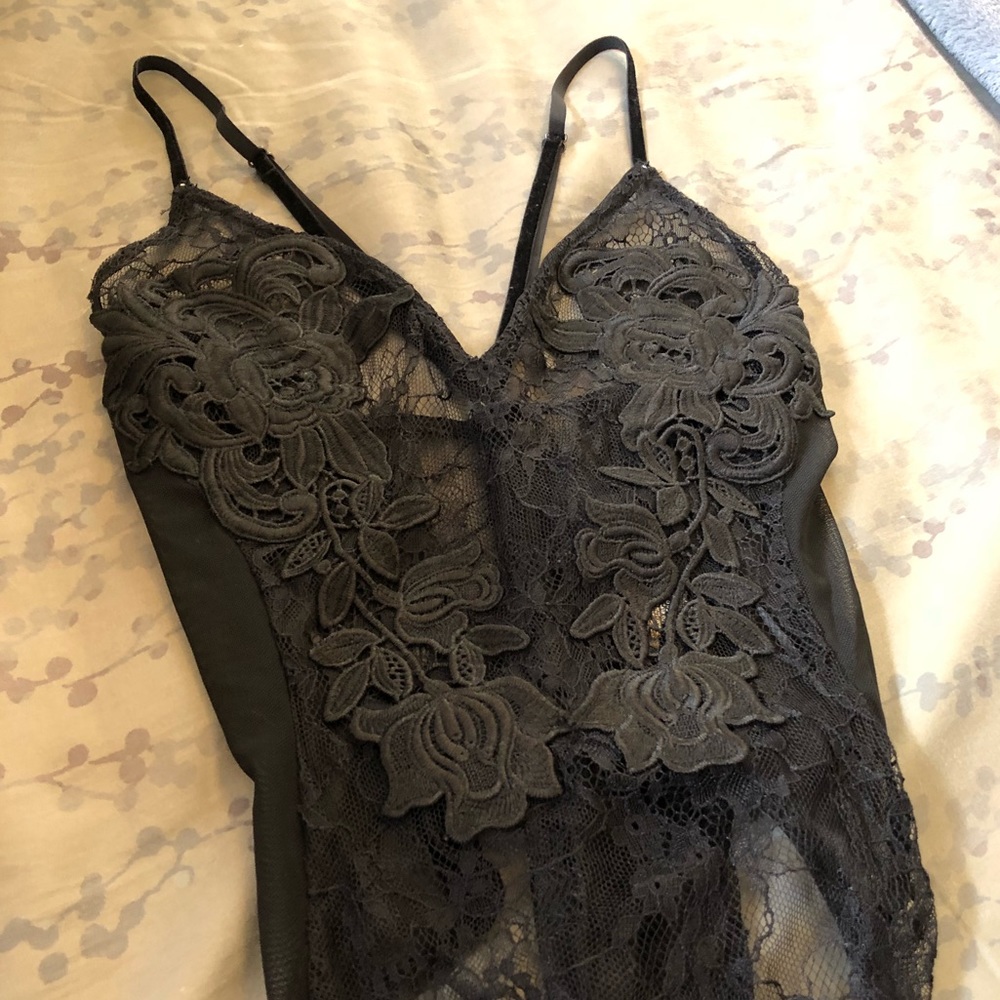 LUSH LACE BODYSUIT